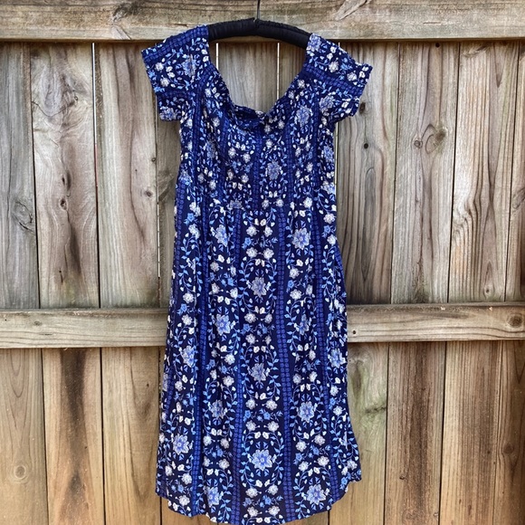 Old Navy Dresses & Skirts - Old Navy blue and white floral dress